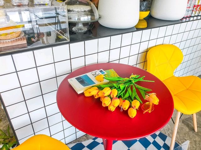 Yellow cup ร้านกาแฟสีเหลือง
