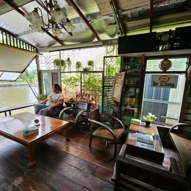 eight de klong คาเฟ่