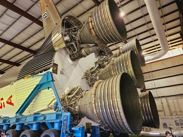 Checklist completed, a visit to the magnificient Space Centre at Houston