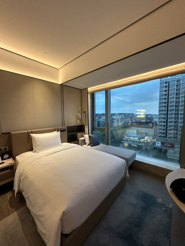 深圳機場旁若隱若現浴缸酒店