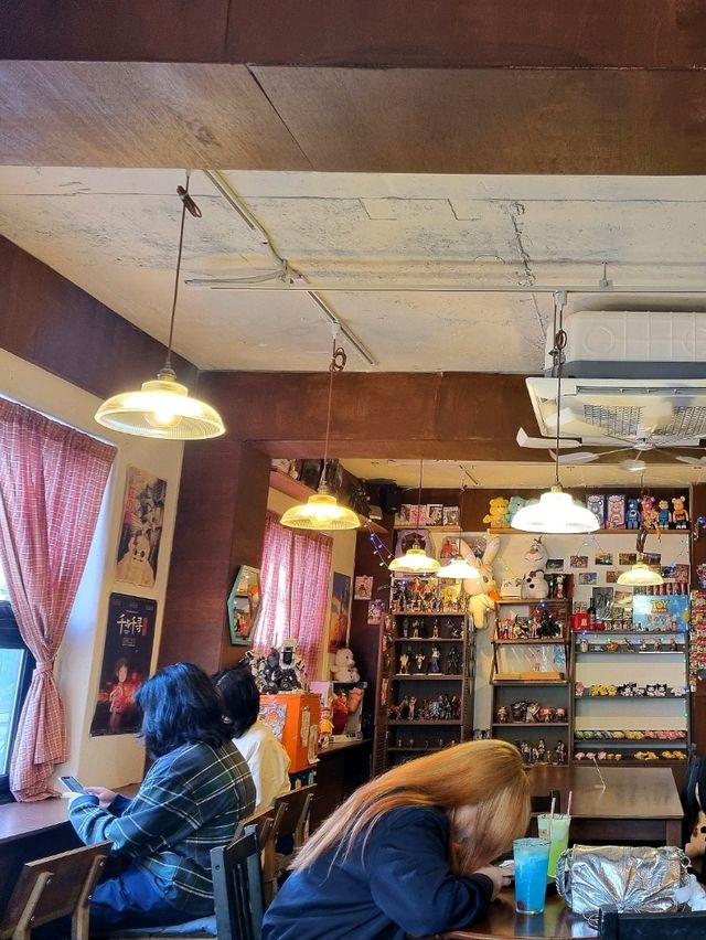일본 풍의 다다미와 피규어들~! 인테리어 맛집 카페☕️