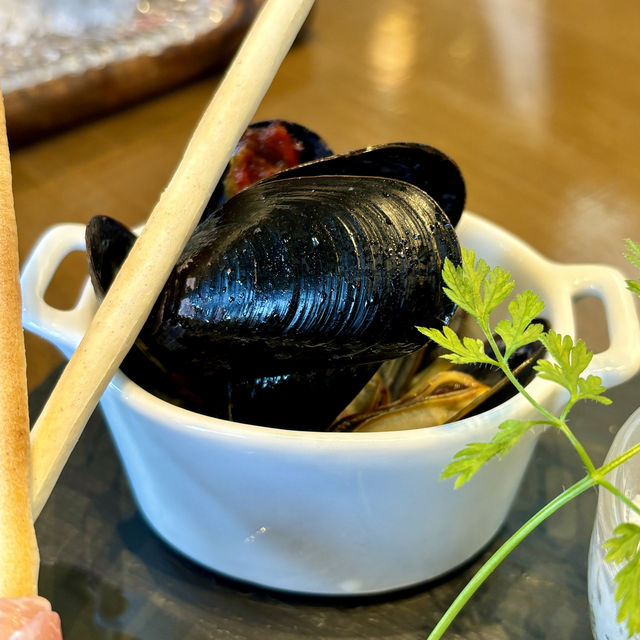 【兵庫・神戸】神戸港と牡蠣料理のマリアージュ「The Oyster Bar KOBE」