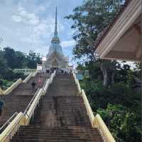 華欣的山頂寺廟 — 筷子山寺（Wat Khao Takiap）