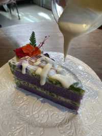 B-Story Cafe คาเฟ่สวยติดรถไฟฟ้า