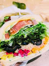 【神奈川県/平塚　有名作家からインスピレーションを受けて生まれたサンドイッチ🥪】