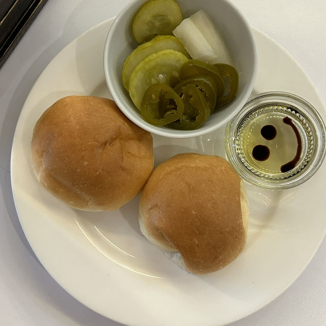 크리스마스 감성 넘치는 부천 맛집 투파인드피터 