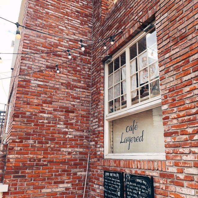 A CAFÉ WITH DELICIOUS CAKES.