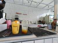 คาเฟ่มินิมอลสบายๆ ใกล้เขื่อนขุนด่านปราการชล