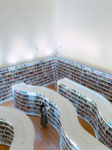 シンガポール⦆ library@orchard～曲線状の本棚が美しいフォト