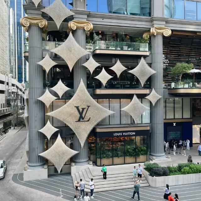 Le Café Louis Vuitton