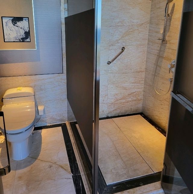 Hilton Dalian 5 star hotel in the city 🏙️