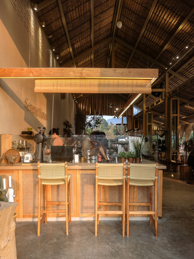 Serene House คาเฟ่บางแสนวิวทะเลสาบ