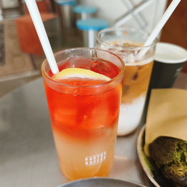 裝修簡潔好chill嘅咖啡店☕️