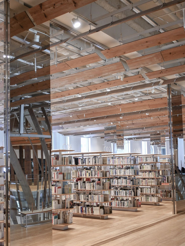 【富山】美しい！ガラス美術館と図書館