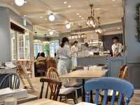 A Cozy and Charming Visit to Gelato Pique Café Bio Concept