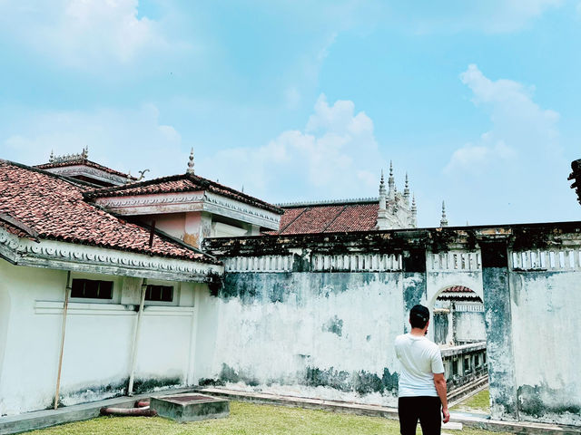 “Istana Bandar: Selangor’s Hauntingly Beautiful Royal Relic”