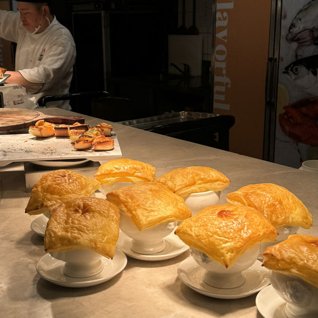 台北凱達大飯店的百宴自助晚餐！滿滿餐點種類，精緻裝潢很有氣氛！
