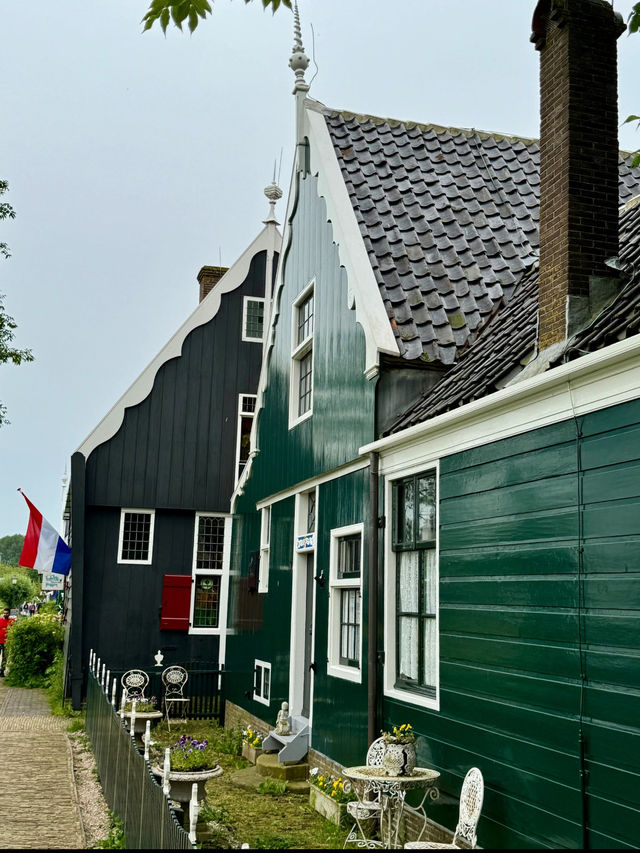 🌿🚣 Discover the Fairytale Village of Giethoorn, Netherlands! 🏡✨