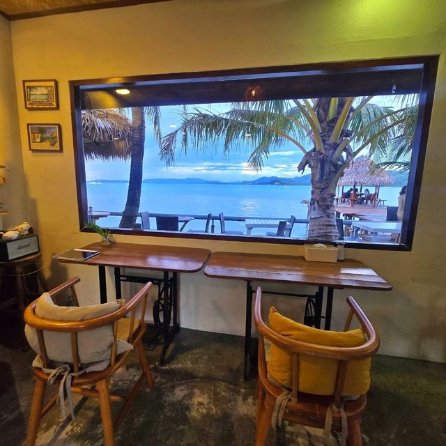 The ruby sea cafe แน่ใจนะว่าอยู่ภูเก็ต!!