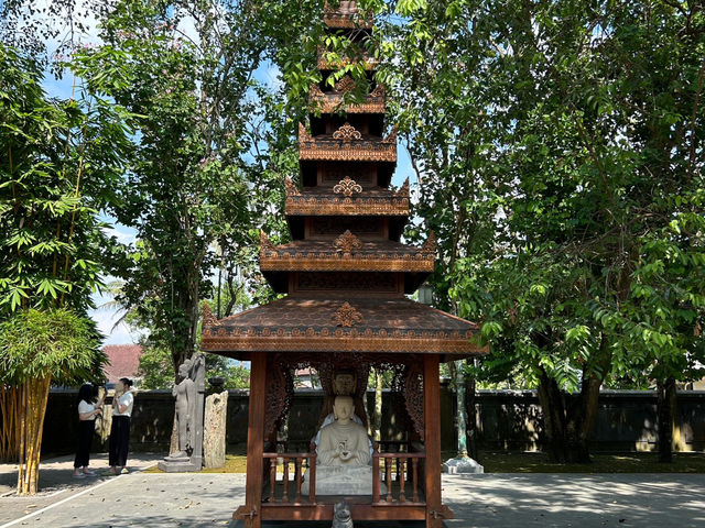 【ボロブドゥール】ムンドゥッ寺院観光ガイド