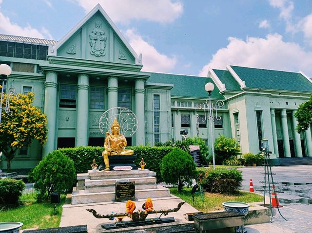 泰國曼谷老城區湄南河古跡建築華人文化寺廟老市場一日遊行程，適合打卡拍照📸祈福