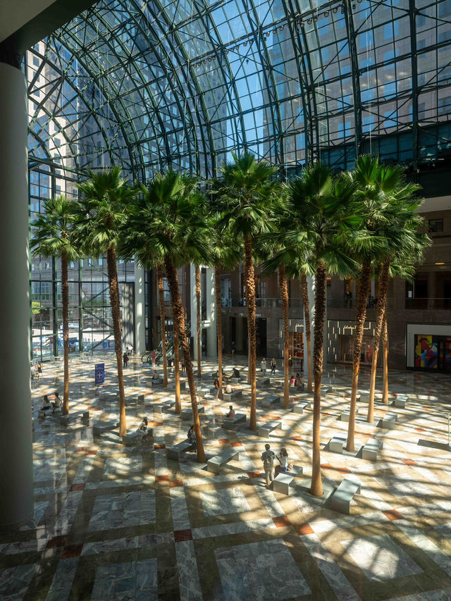 Brookfield Place – 高級感あふれるショッピングモール