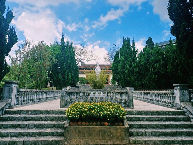 越南大叻市中心著名寺廟景點：觀音廟Hidden Buddhist temple，祈福非常靈驗，適合打卡拍照📸冥想