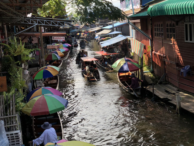 🛶 담넌 사두억 수상시장, 태국 전통의 살아있는 풍경