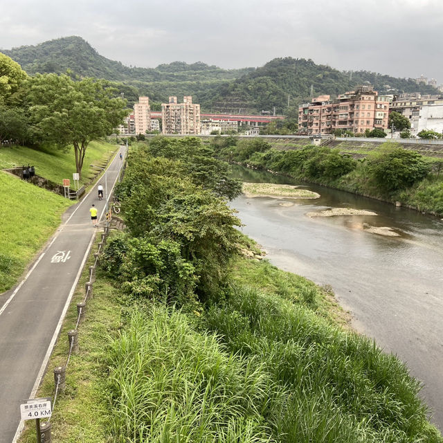 新店半日輕旅行｜瀑布秘境×復古美食×逛街散步一次滿足