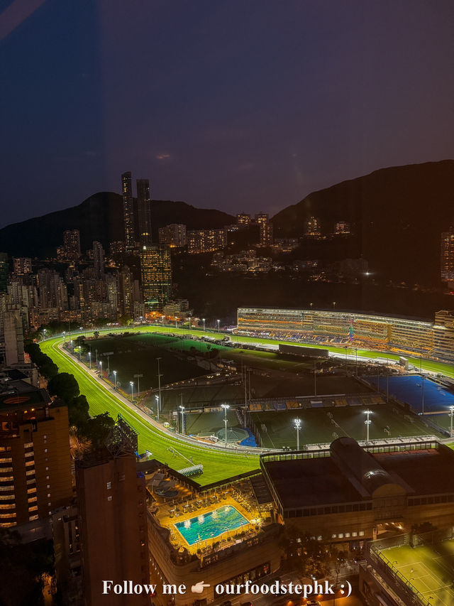 ☞ 頂樓泳池旁的Bar！夜景+美食+調酒三重享受！