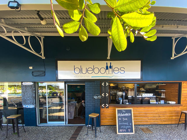 바닷마을의 여유를 담은 브런치 카페, Bluebottles Brasserie