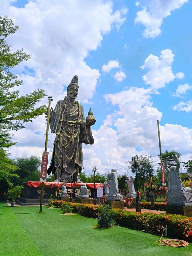 Malaysia’s Hidden Gem: The 68-Foot Wonder of Tian Bao Gong