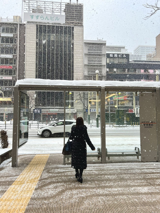 A Snowy Day in Sapporo – Cold Hands, Warm Food & Sweet Finds☃️