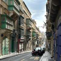 Valletta's Colorful Windows: A Photographer's Walking Tour🌈📸   