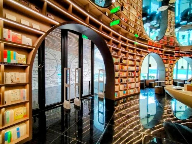 四川 | 重慶鍾書閣，彷如走入霍格華茲的魔法書店