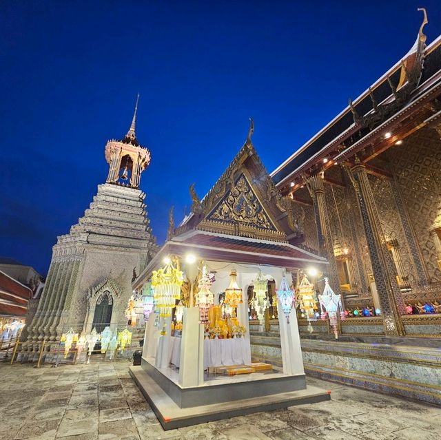 โคมตรา วันพระแก้ว