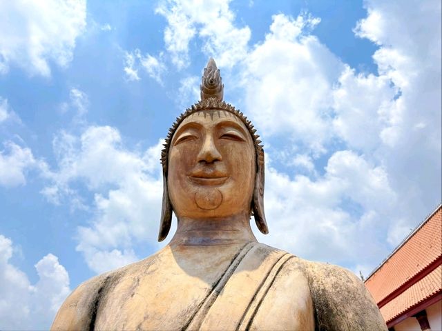 วัดมหาธาตุ สรรคบุรี สร้างขึ้นตั้งแต่สมัยทวารวดี
