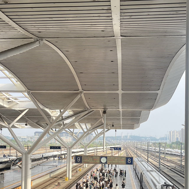 เฟิ่งหวง เมืองโบราณกลางหุบเขา