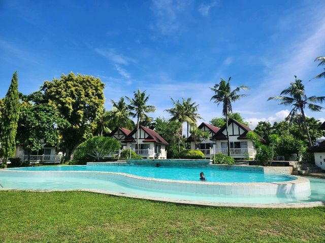 A Relaxing and Fun Weekend Getaway: Padi Resort & Aruna Hotel