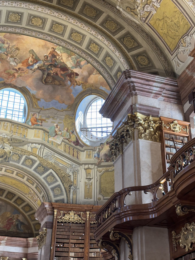 Vienna in Full Glory – A Day with Royal Halls, Sacred Silence & Golden Books