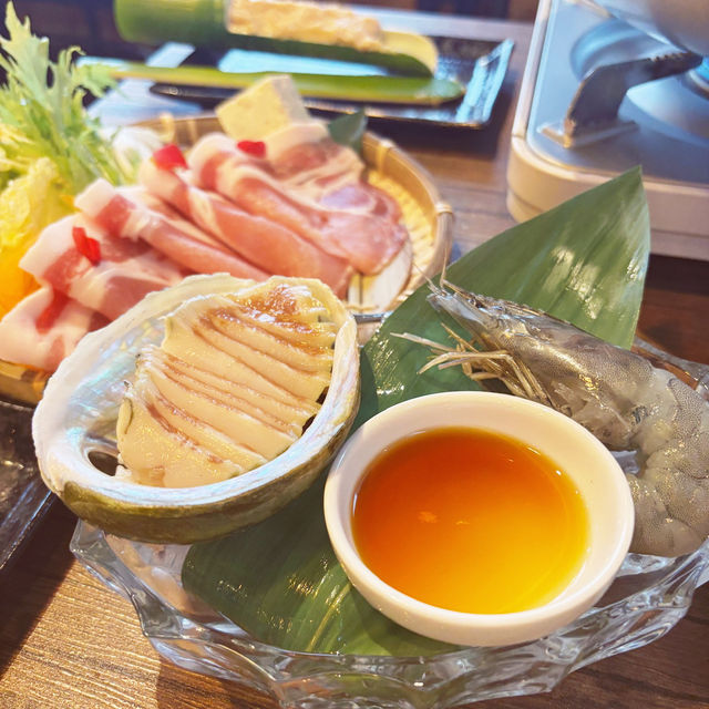 【沖繩肉処 名護や】🍲 日式木屋涮涮鍋！黑毛和牛入口即化，店員服務超貼心✨  