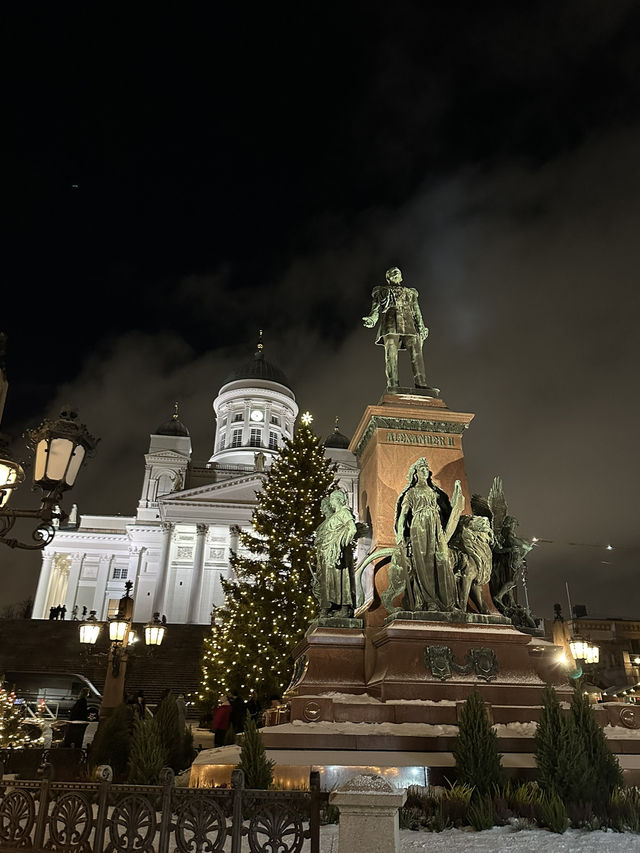 A Perfect Day in Helsinki: Cathedrals, Saunas & Blueberry Pie by the Sea