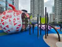 新都會廣場歷奇公園，可愛植物造型的滑梯
