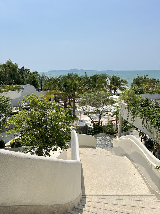 The Moment Beach House ร้านอาหารริมทะเลพัทยา