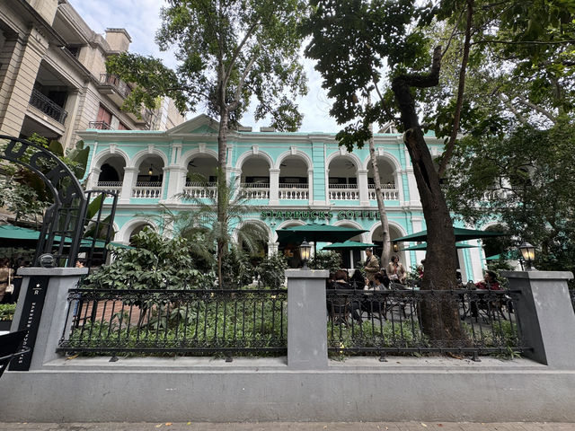 Starbucks with a Historic Twist at Shamian Park ☕🏛️