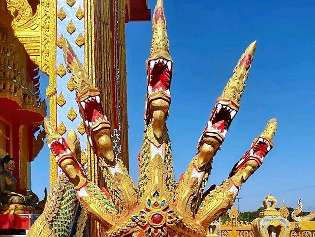 วัดท่ามะกอก อุโบสถเรือนารายณ์ทรงสุบรรณสีทอง