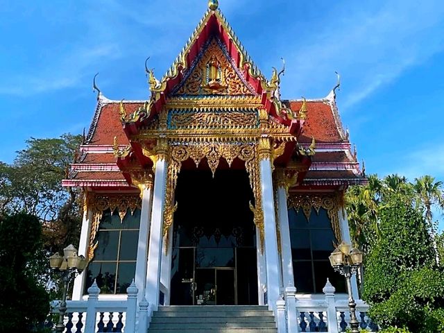 วัดวังหว้า วัดเก่าแก่ประเพณีห่มผ้าพระเจดีย์กลางน้ำ