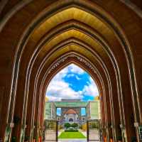 静寂とモダンが融合する美しい空間 Tuanku Mizan Zainal Abidin Mosque