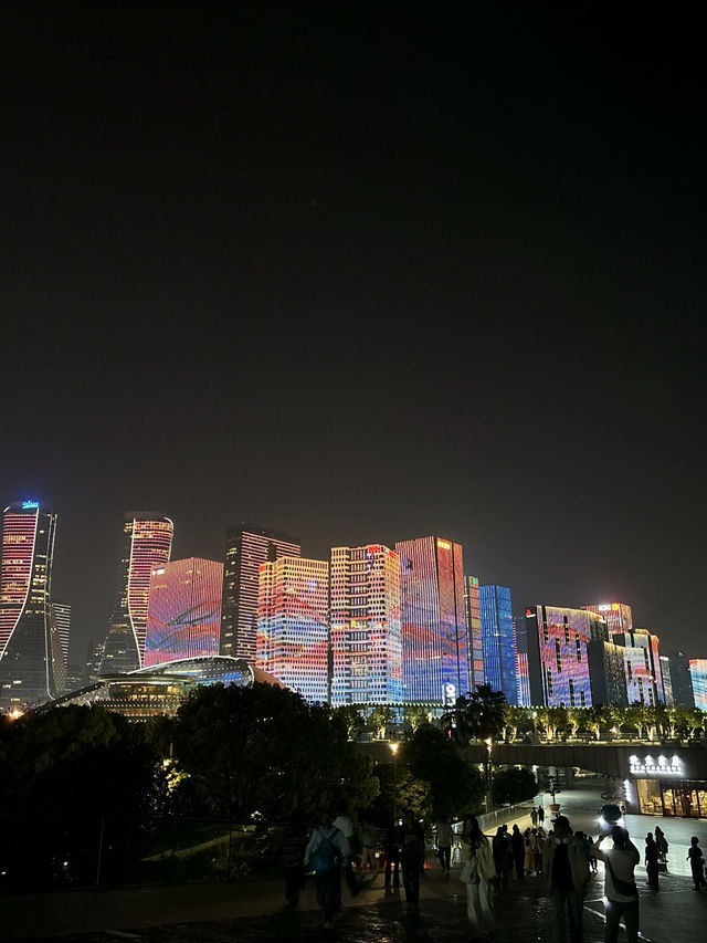 เดินเล่นชมแสงไฟริม Qiantang River