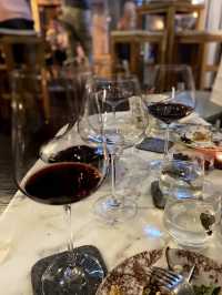 Bubbles & Wines delivers a charming and flavorful escape from the city’s pace.